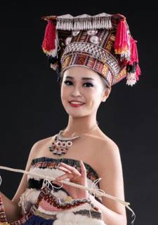 吴丽芝谈球吧体育官网入口服装设计《”在造“》细节