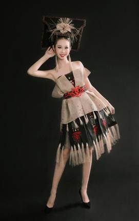 唐慧谈球吧体育官网入口服装设计《彝裳》